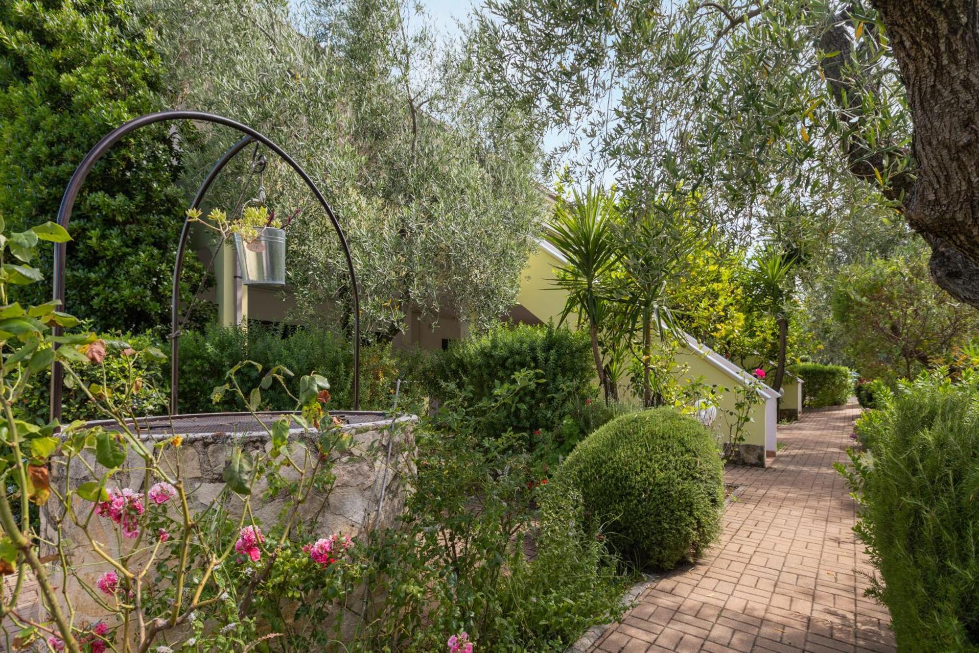 Residence Villa Le Macine Весте Екстериор снимка